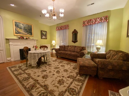 The Inn at Lincoln Square image 1