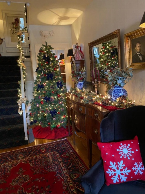 The Inn at Lincoln Square image 35